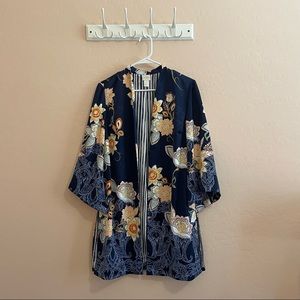 EUC Chicos Batwing Floral Kimono Size 1
